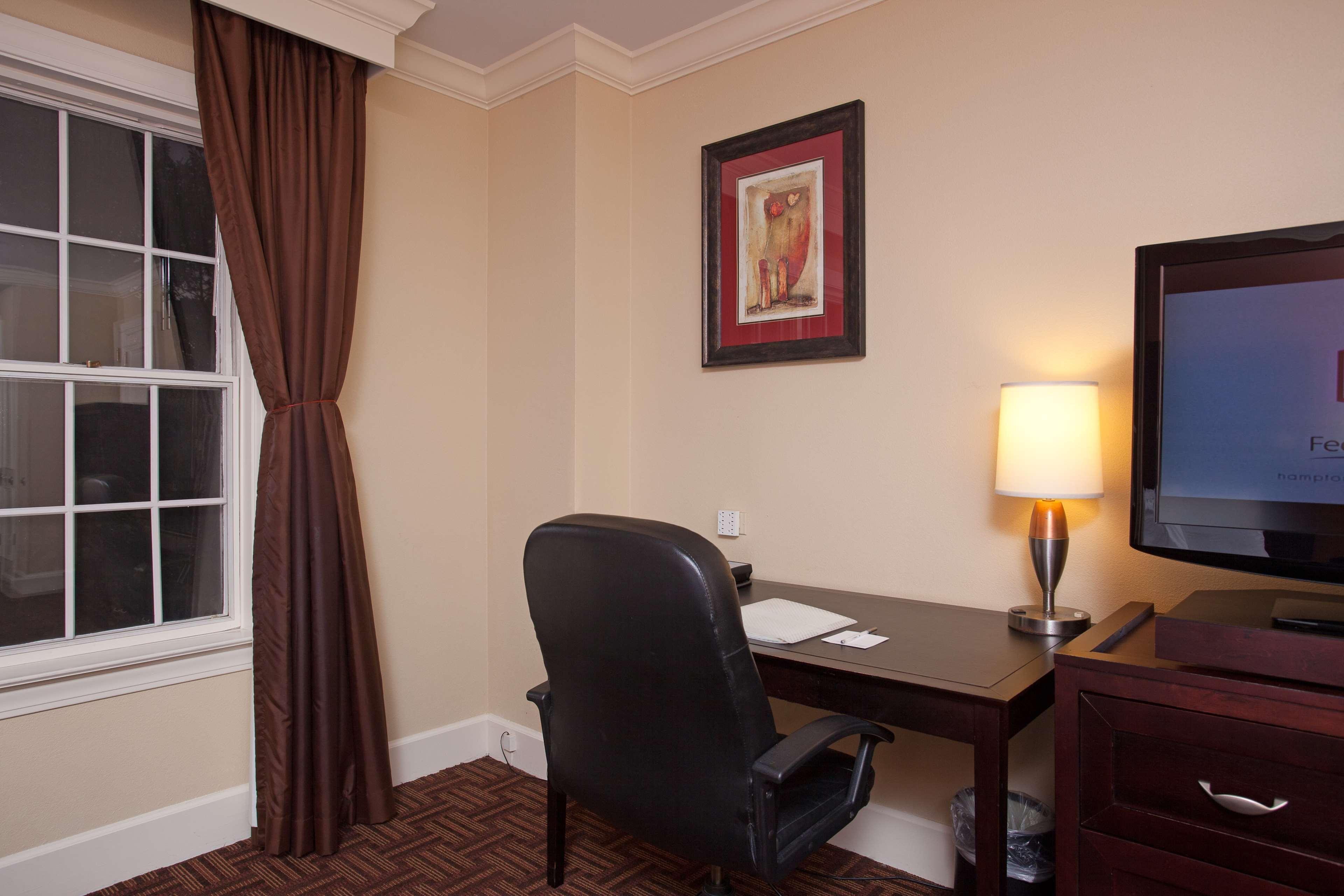 Hampton Inn & Suites Stamford Extérieur photo