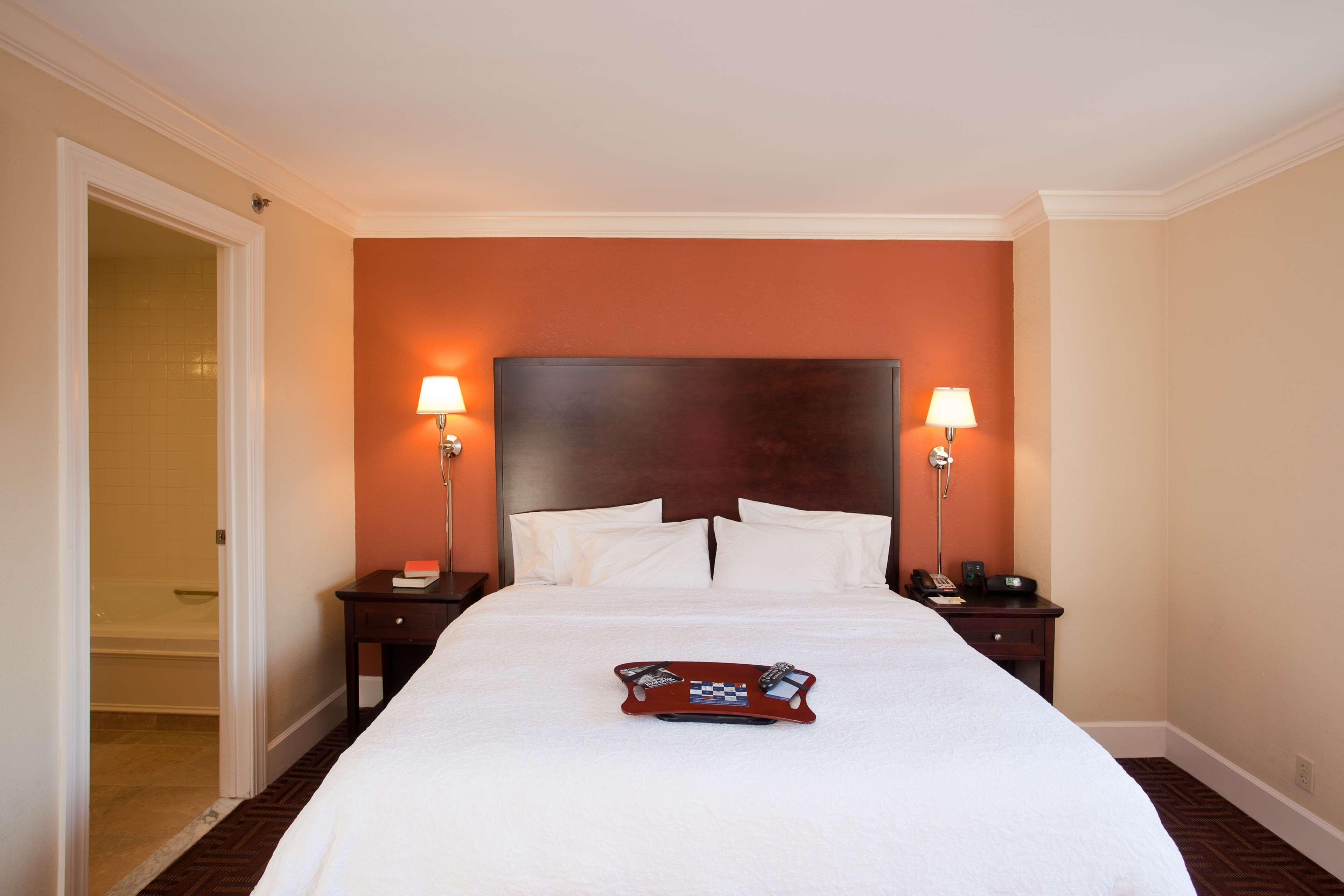 Hampton Inn & Suites Stamford Extérieur photo