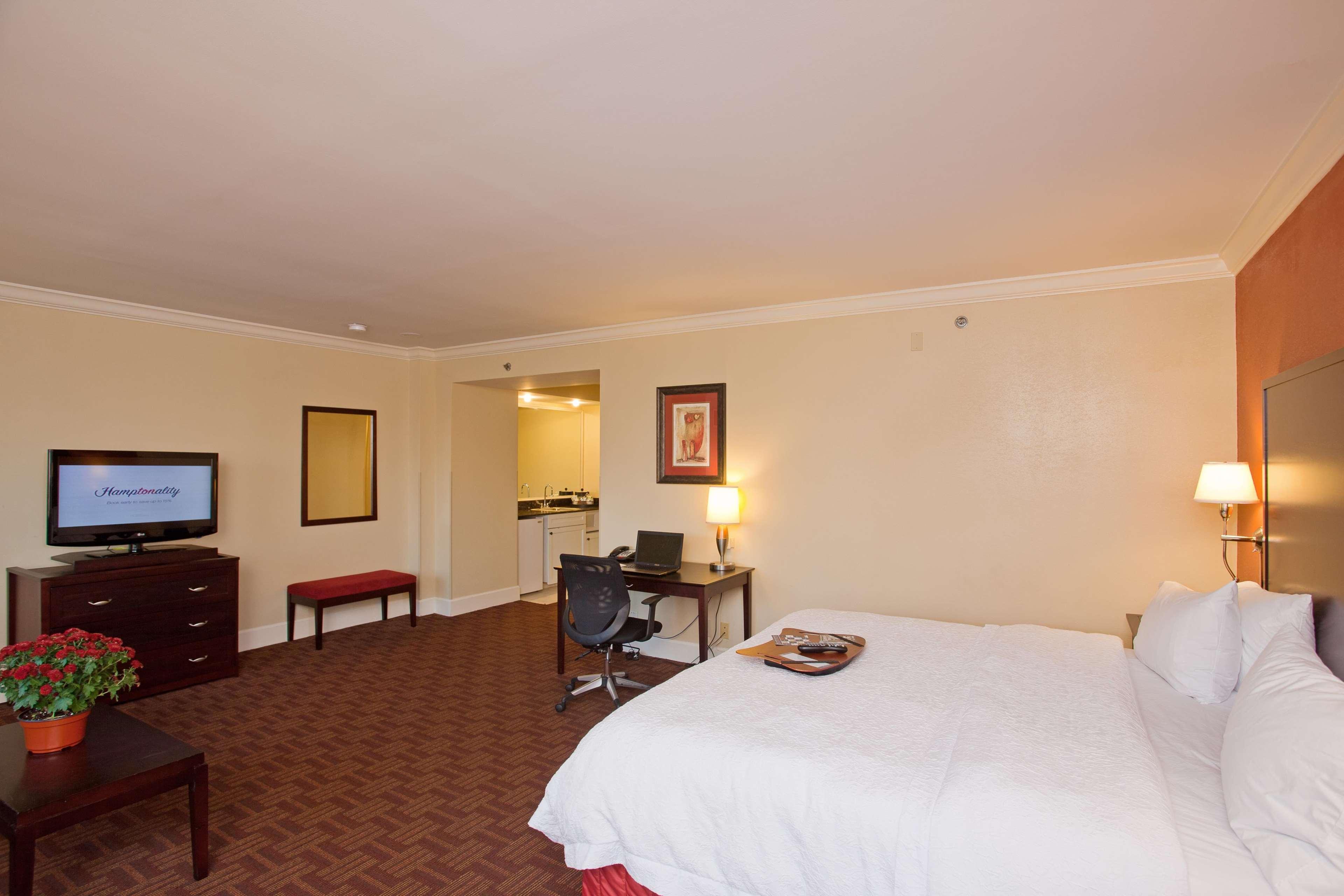 Hampton Inn & Suites Stamford Extérieur photo