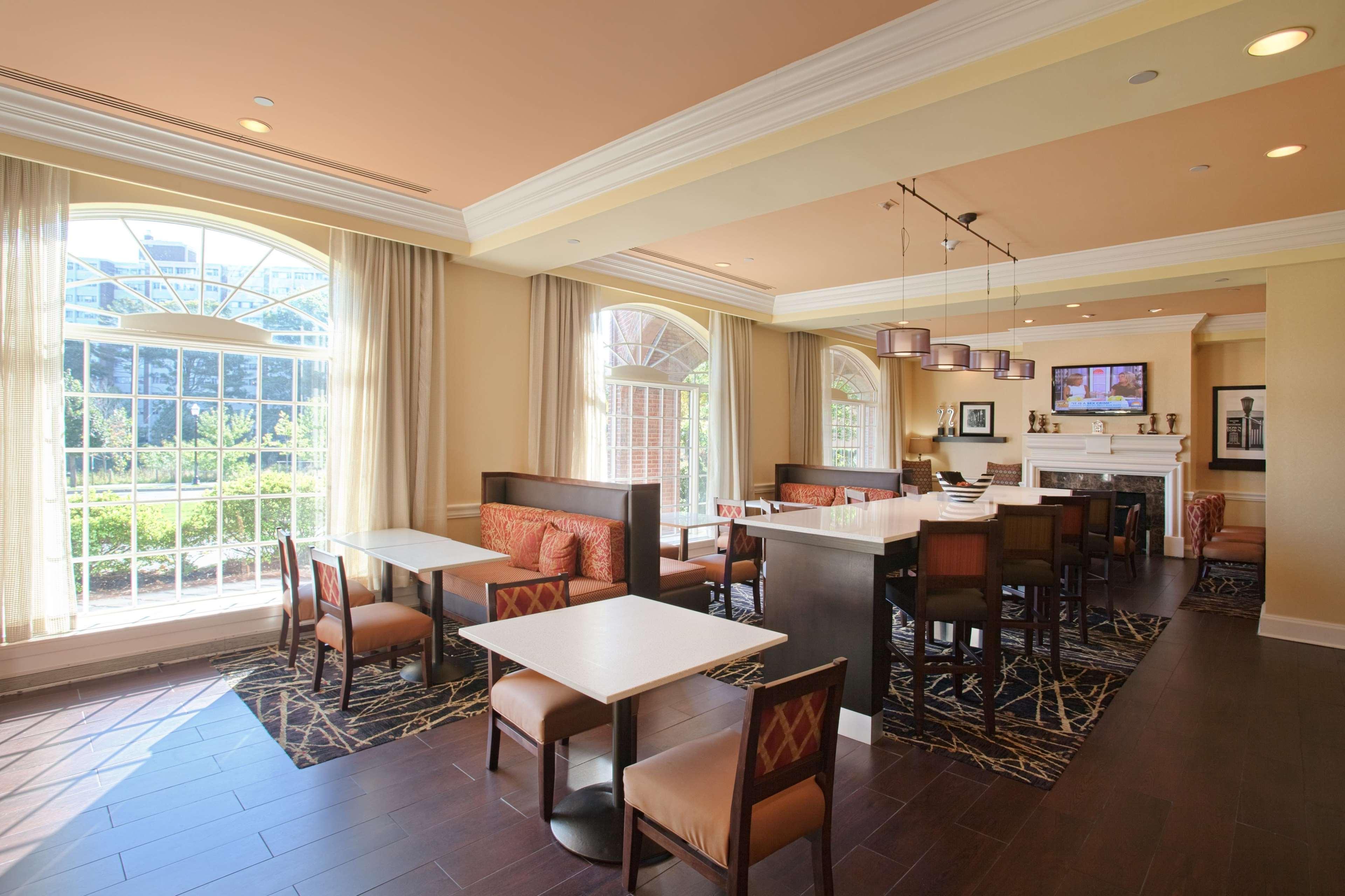 Hampton Inn & Suites Stamford Extérieur photo